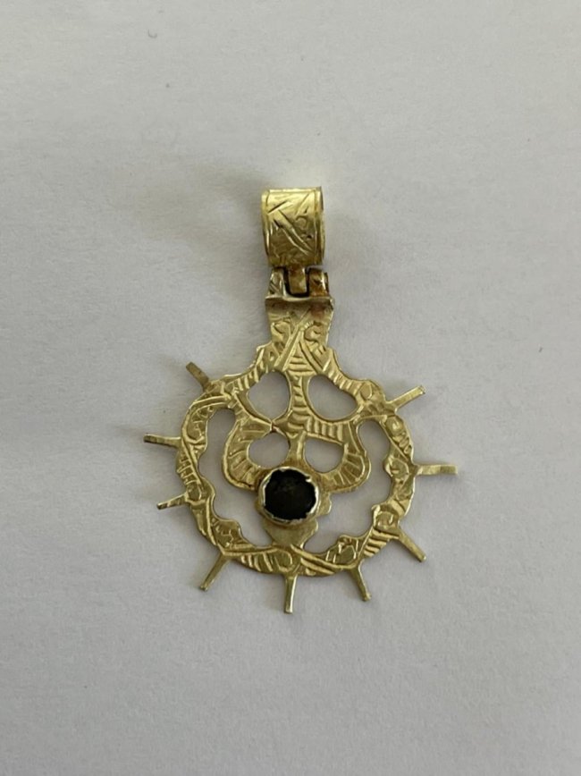 На «Ягодині» затримали кур'єра, який хотів вивезти за кордон ювелірні прикраси часів Скіфської доби. ФОТО