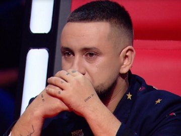 MONATIK розплакався під час виступу учасниці «Голосу країни». ВІДЕО