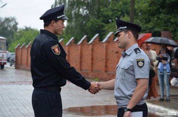 У Луцьку поліцейські отримали нові погони і звання. ФОТО