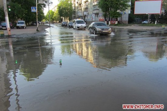 В Житомирі масштабне «чепе»: місто сидить без води. ФОТО