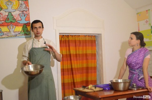 У Луцьку Любко Дереш готував ведичну їжу.ФОТО