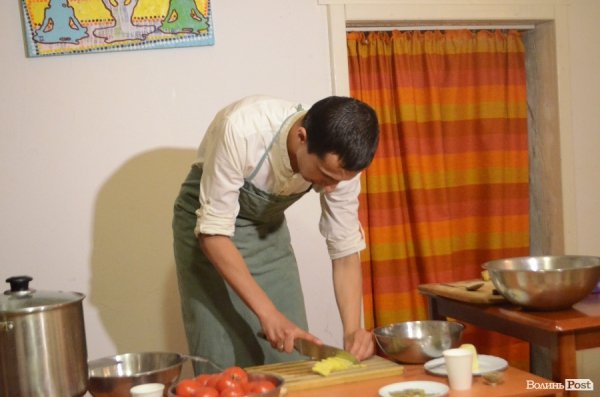 У Луцьку Любко Дереш готував ведичну їжу.ФОТО