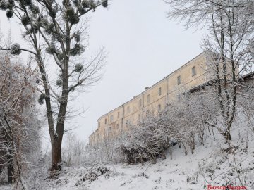 Засніжені древні монастирі Луцька. ФОТО