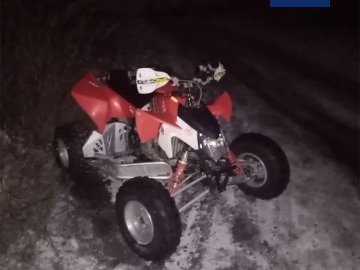 Без шолома та документів: у Луцьку водій квадроцикла втікав від патрульних