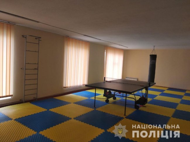 У селищі на Волині правоохоронці перетворили закинуте приміщення у новенький спортзал. ФОТО