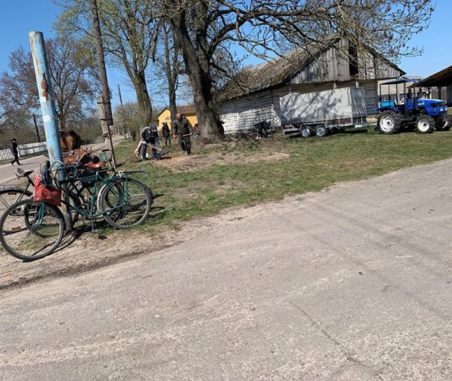 Показали, як порядкують до Великодня у селі на Волині. ФОТО