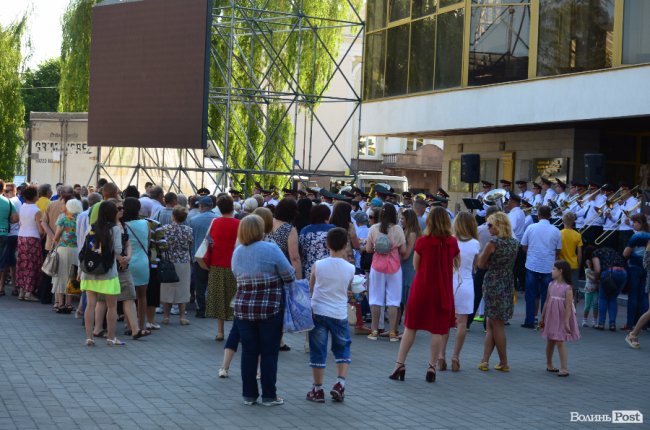 У центрі Луцька грав оркестр Нацгвардії. ФОТО