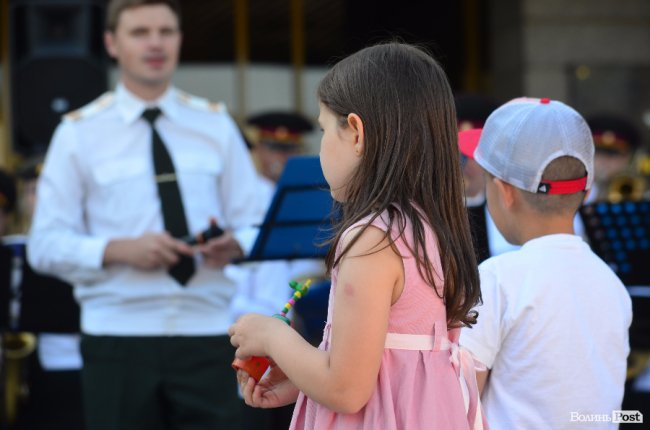 У центрі Луцька грав оркестр Нацгвардії. ФОТО