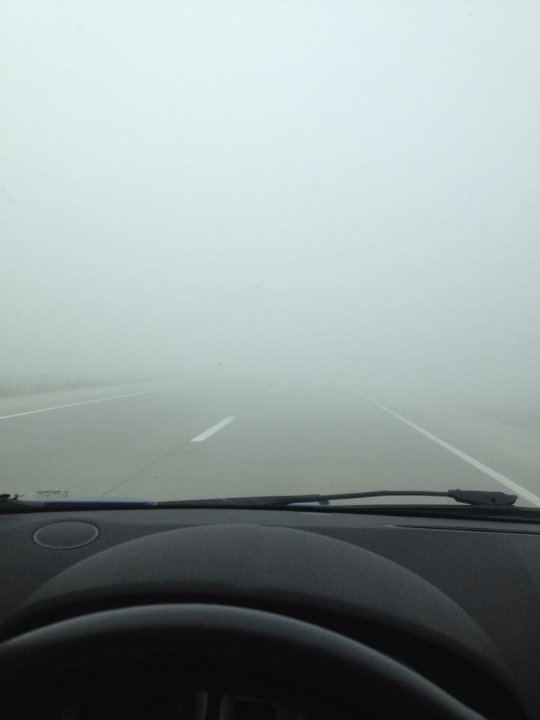 Через туман на трасі Київ-Ковель частково обмежено рух транспорту. ФОТО