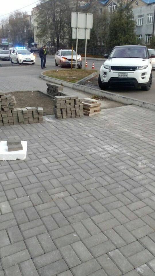 У Луцьку легковик влетів у позашляховик. ФОТО