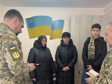 На Волині рідним загиблих воїнів вручили їхні нагороди