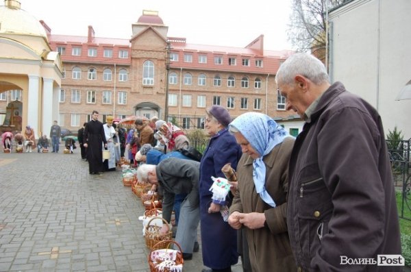 У Луцьку почали освячувати паску. ФОТО