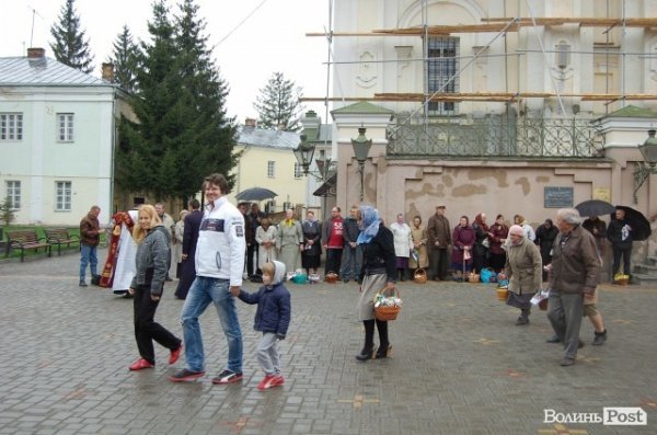 У Луцьку почали освячувати паску. ФОТО