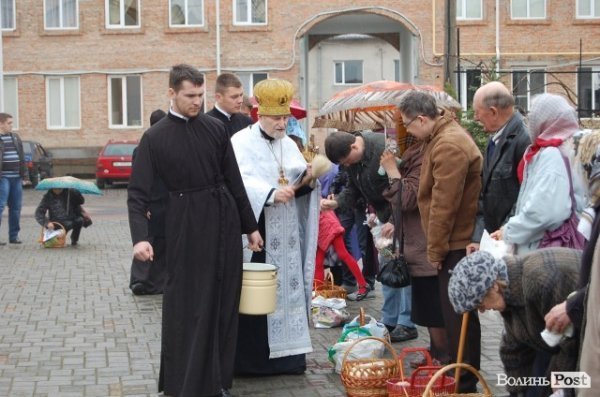У Луцьку почали освячувати паску. ФОТО