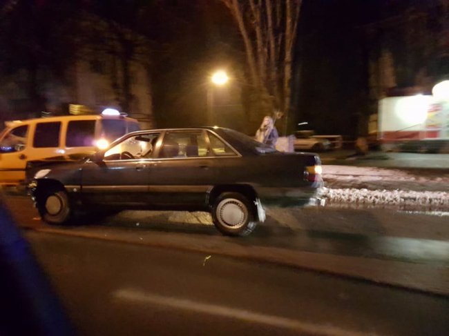  У Луцьку - нічна аварія за участі п'яного водія. ФОТО