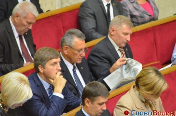 «Читанки» народних депутатів. ФОТО
