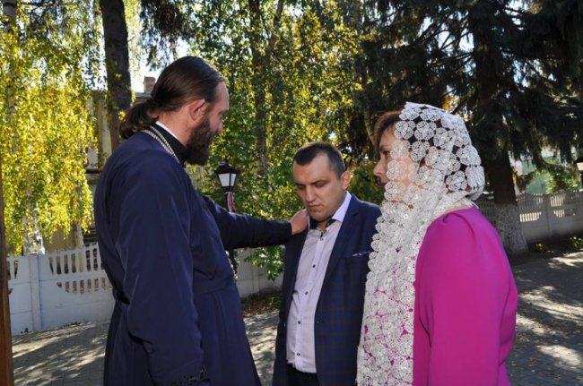 Відомий луцький активіст повінчався з коханою. ФОТО