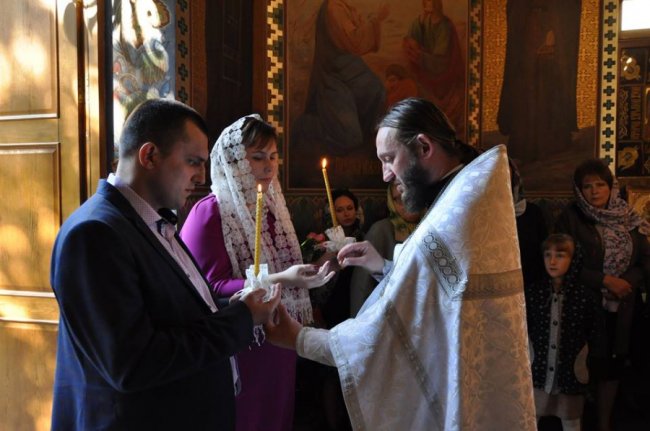 Відомий луцький активіст повінчався з коханою. ФОТО