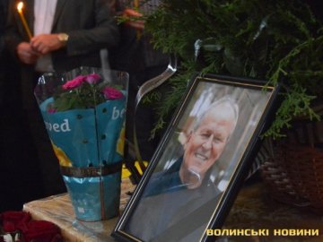 У Луцьку сотні людей прийшли попрощатися з відомим забудовником Віктором Чорнухою. ФОТО