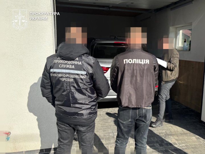 2500 доларів - за статус «багатодітного батька»: троє волинян переправляли чоловіків за кордон