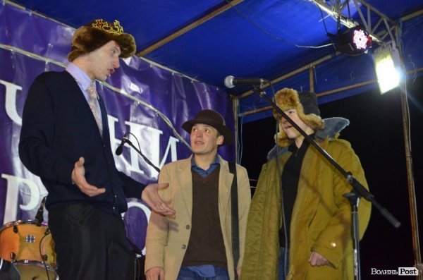 Щедрування на Євромайдані в Луцьку: фаєр-шоу, політичний вертеп і танці. ФОТО