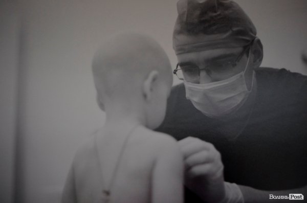 У Луцьку - виставка світлин про рак у дітей. ФОТО