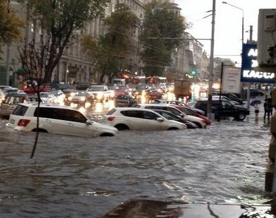 В Росії місто потерпає від сильної зливи. ФОТО. ВІДЕО