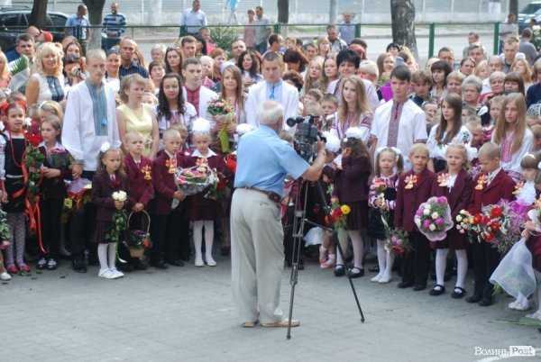 Перший дзвоник у  «найкращій луцькій школі». ФОТО
