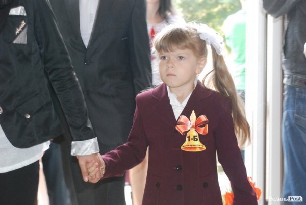 Перший дзвоник у  «найкращій луцькій школі». ФОТО