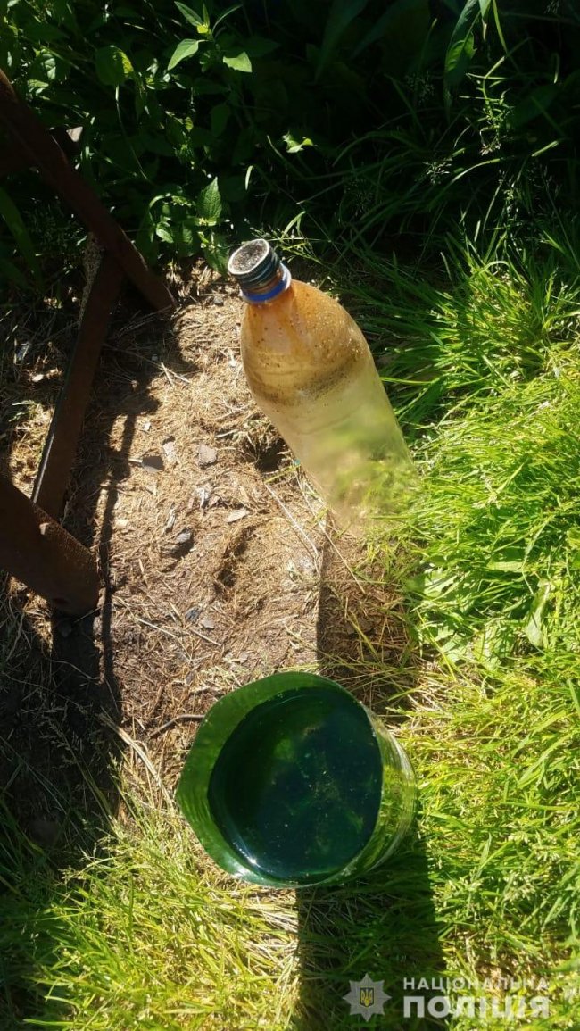 При обшуку у волинянина знайшли заборонені «кристали» і саморобний пристрій для вживання марихуани