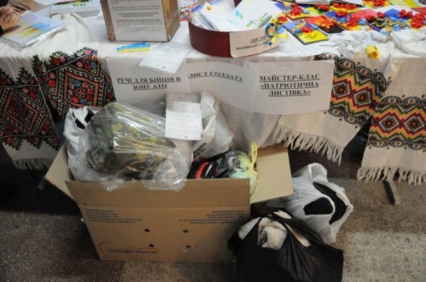 У Луцьку на благодійному ярмарку зібрали 8 тисяч для бійців. ФОТО