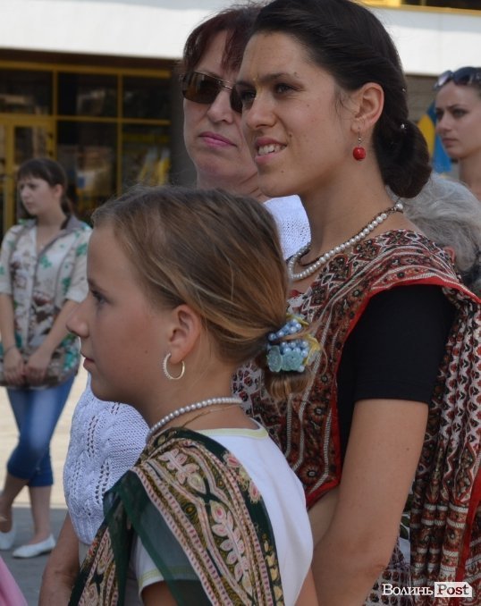 У центрі Луцька займалися йогою. ФОТО 