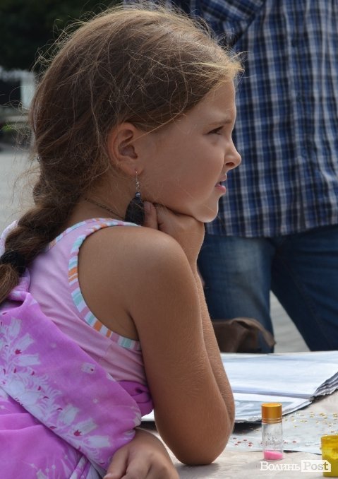 У центрі Луцька займалися йогою. ФОТО 