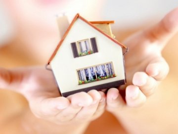 На Волині чиновниця приховала будинок за мільйон 