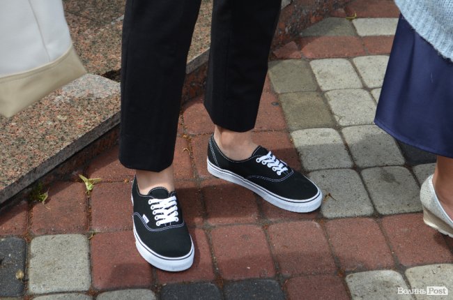 Кеди і стильні метелики: що одягнули луцькі випускники. ФОТО
