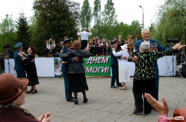 Як у Луцьку їли кашу і співали фронтових пісень