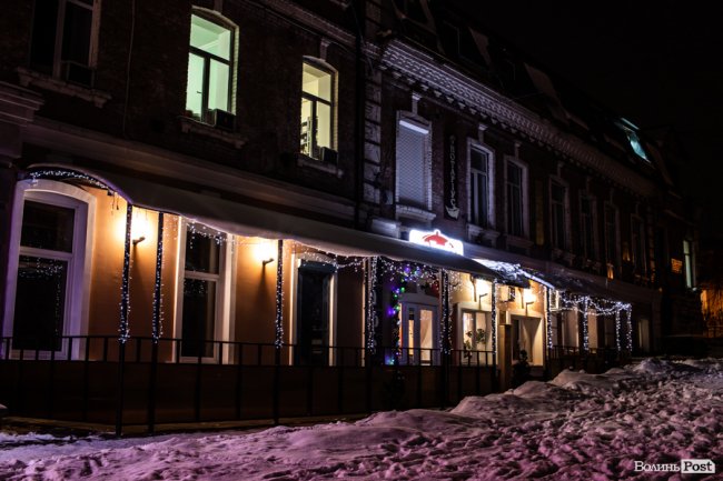 Святкові вогні вечірнього Луцька. ФОТО