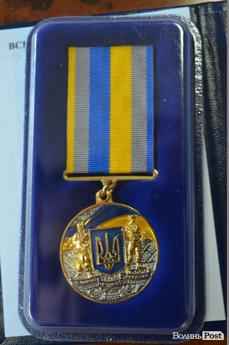 У Луцькій міській раді нагородили айдарівців. ФОТО