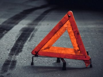 На Волині п'яний водій злетів з дороги: пасажира госпіталізували