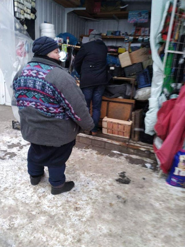 У Луцьку на центральному ринку викрили продавця сурогату