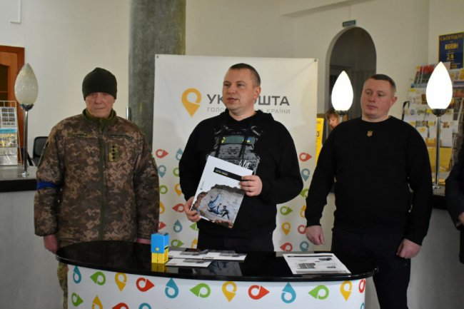 У Луцьку презентували нову поштову марку «ПТН ПНХ!»