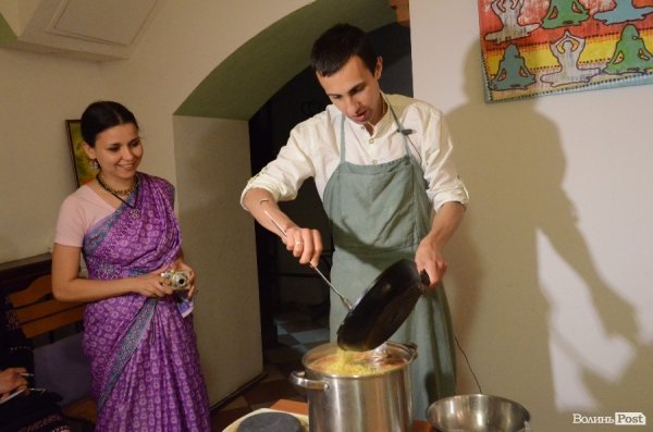У Луцьку Любко Дереш готував ведичну їжу.ФОТО