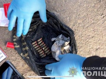 У центрі Луцька  поліцейські затримали чоловіка з набоями