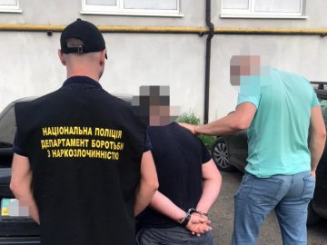 У Луцьку затримали двох молодиків із психотропною речовиною