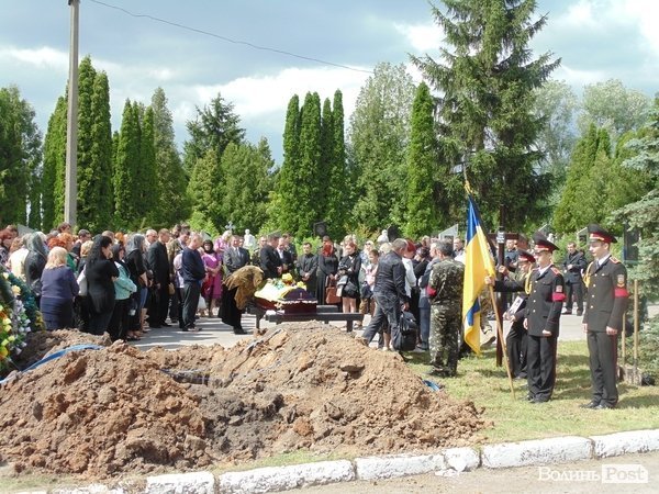 Поховали загиблого на Сході лучанина з «Айдару». ФОТО