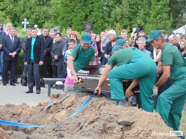 Поховали загиблого на Сході лучанина з «Айдару». ФОТО