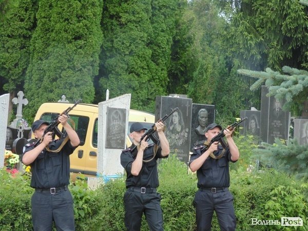 Поховали загиблого на Сході лучанина з «Айдару». ФОТО
