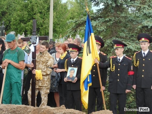 Поховали загиблого на Сході лучанина з «Айдару». ФОТО