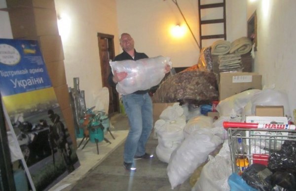 Майже 5 тонн допомоги відправили волинські автомайданівці на схід. ФОТО
