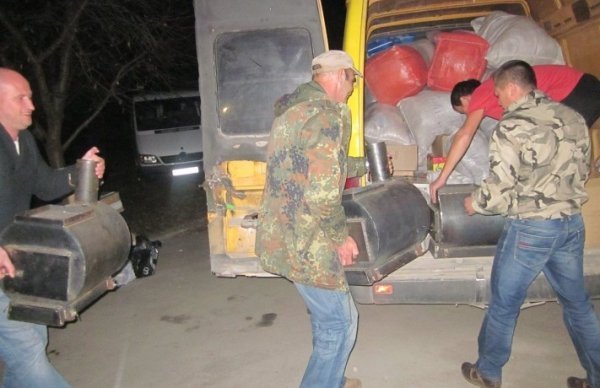 Майже 5 тонн допомоги відправили волинські автомайданівці на схід. ФОТО